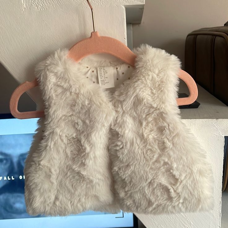 Nwt Never Worn Baby Fur Vest Size 6-9 Months White Winter Playwear For Babies, White Winter Outerwear For Playwear, Baby Fur Vest, Baby Fur, Winter Puffer Vest, Grey Denim Jacket, Old Navy Vest, Grey Puffer, Boys Vest