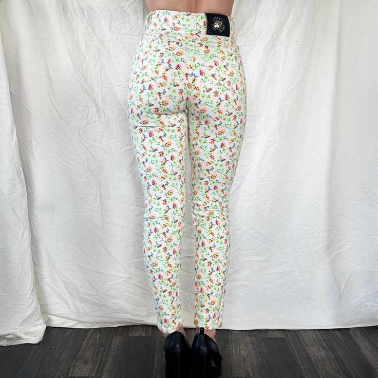 Description Versace Jeans Couture - circa 1990's high rise, straight leg white denim w/ multicolor floral print silver medusa button and hardware Condition: great minor wear, fading of print Measurements tag size: IT 38, 24" waist: 11.5" hip: 16.5" inseam: 27.5" Retro Multicolor Spring Jeans, Multicolor Retro Spring Jeans, Fitted White Jeans With Five Pockets, Vintage Fitted Printed Bottoms, Printed Straight Leg Jeans For Spring, White High Waist Bottoms With Floral Print, White High Waisted Floral Bottoms, White High-rise Fitted Jeans, Multicolor Fitted Jeans For Summer