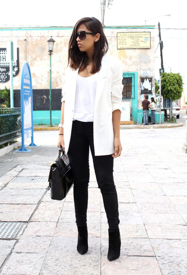 Elongate your legs with black skinnies and pointed black booties. Pair the outfit with a white jacket or blazer for a chic modern vibe. Long Blazer Outfit, White Blazer Outfits, Look Formal, Blazer Outfit, Long Blazer, Casual Stylish, Blazer Outfits, White Jacket, White Blazer