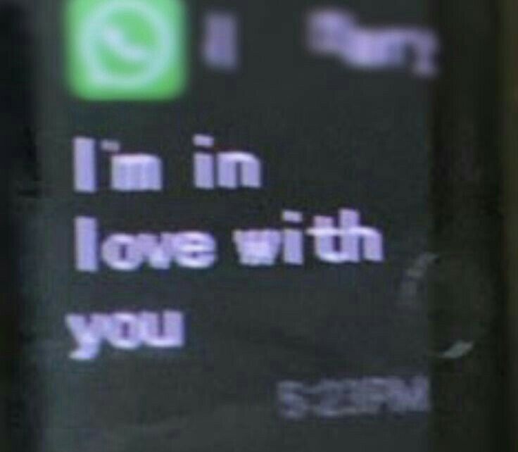 an iphone screen with the text i'm in love with you on it,