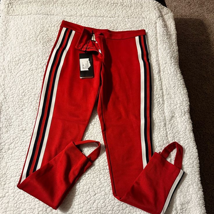 Brand New With Tags Red Gucci Leggings Casual Gucci Pants For Loungewear, Casual Fitted Gucci Bottoms, Trendy Red Leggings For Spring, Chic Red Leggings, Gucci Casual Loungewear Bottoms, Red Trendy Leggings, Chic Gucci Pants, Gucci Leggings, Luxury Straight Leg Gucci Pants