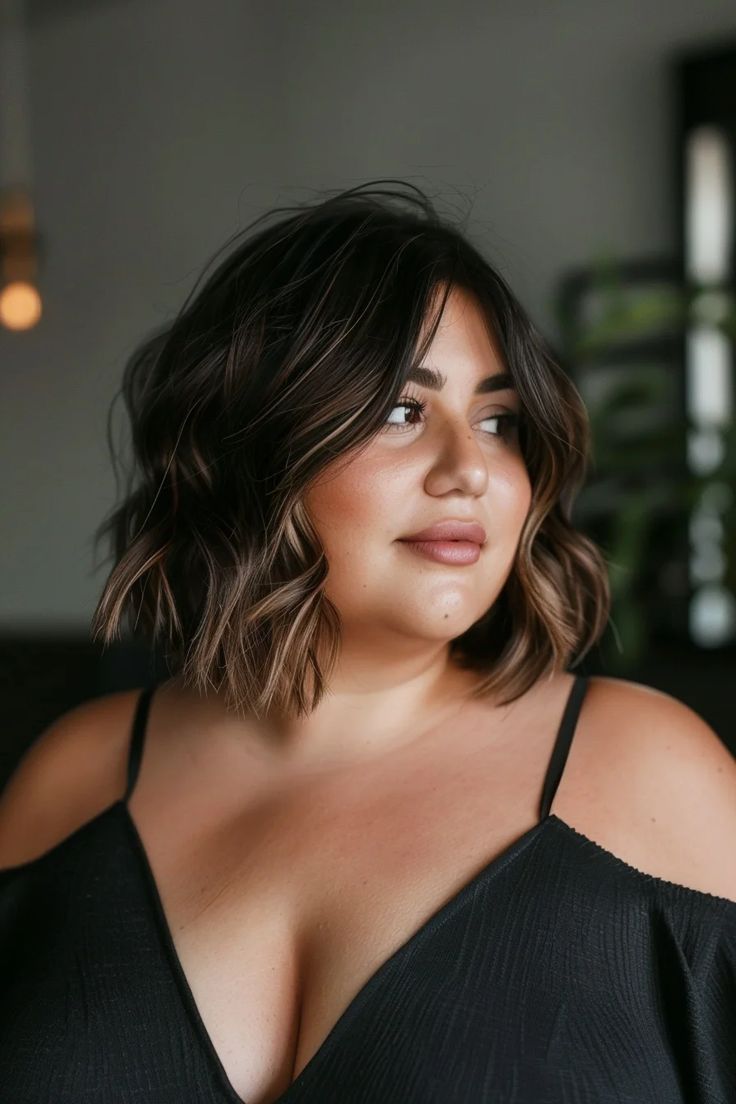 Medium Bob For Round Face, Lob Dark Brown Hair, Short Dark Hair Middle Part, Brunette Bob Round Face, Short Hair Highlights Dark Hair, Short Hair Full Face, Very Short Wavy Hair, Bob Fine Hair, Plus Size Short Hair