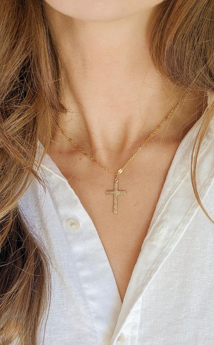 14k Gold-filled sparkle chain cross necklace!  This necklace is intricate and delicate necklace is perfect given as. baptism gift.  This necklace brings elegance to every outfit!  This necklace, like all our chain products comes with an extender chain. 🤍14k Gold filled chains and findings 🤍All Gold Filled Findings, so items will not tarnish✨ 🤍Come packaged and ready to gift.  🤍 Hypoallergenic jewelry that will last!    ⚜️ Gold filled products differ from gold plated.  Here are the major differences. Gold Filled: ✔️Affordable cost and great quality  ✔️Great for everyday wear ✔️Leave it on even when showering, water resistant! ✔️Tarnish resistant  ✔️Hypoallergenic  ✔️Gold layer is thicker than gold plated and bonded to base metal rather than painted on! Gold Plated ‼️OUR JEWELRY IS NOT G Gold Crucifix Cross Necklace With Delicate Chain, Dainty Cross Pendant Necklace For Baptism, Dainty Cross Necklace For Baptism, Gold Cross Pendant Necklace For First Communion, Dainty Cross Necklace For First Communion, Dainty Gold Crucifix Cross Necklace, Gold Crucifix Necklace For Wedding, Delicate Cross Pendant Necklace For Gift, 14k Gold Filled Cross Necklace Gift