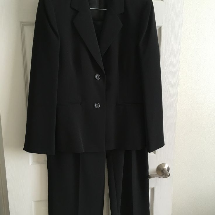 Beautiful 3 Piece Kasper Suit -Jacket, Skirt & Pants, Size 16, New With Tags Fitted Winter Pantsuit, Winter Formal Skirt Suit With Pockets, Fitted Full-length Outerwear For Office, Tailored Full Length Outerwear For Work, Black Pant Suit, Black Banana, Black Plus Size, Pants Skirt, Le Suit