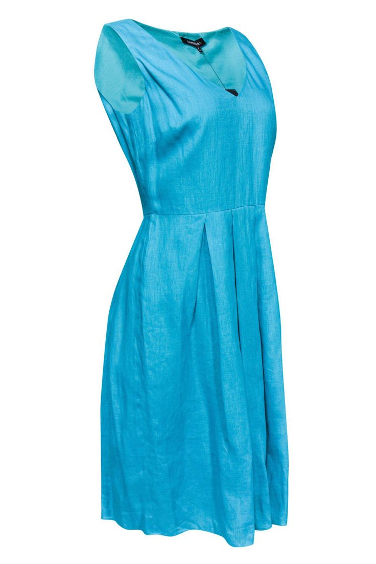 Cool off in your new favorite summer dress from Lafayette 148! In an easy-on-the-eyes teal shade, you’ll fit right in during the warm weather seasons as you enjoy the sunshine in the linen material. Pair the piece with wedges and a sunhat for an ensemble you’ll want to immediately wear for your next beach vacation. Size 8 Shell & Lining: 100% Linen Concealed side zipper Lined Fit & flare silhouette V-neckline Sleeveless Pleats at waist Bust 36” Waist 30” Shoulder to hem 41.5” Turquoise V-neck Summer Dress, Summer Linen Dresses Lined, Sleeveless Turquoise Summer Dress, Sleeveless Turquoise Dress For Summer, Turquoise Sleeveless Summer Dress, Casual Turquoise Summer Dress, Turquoise Casual Summer Dress, Casual Turquoise V-neck Dress, Casual Turquoise Dress For Day Out