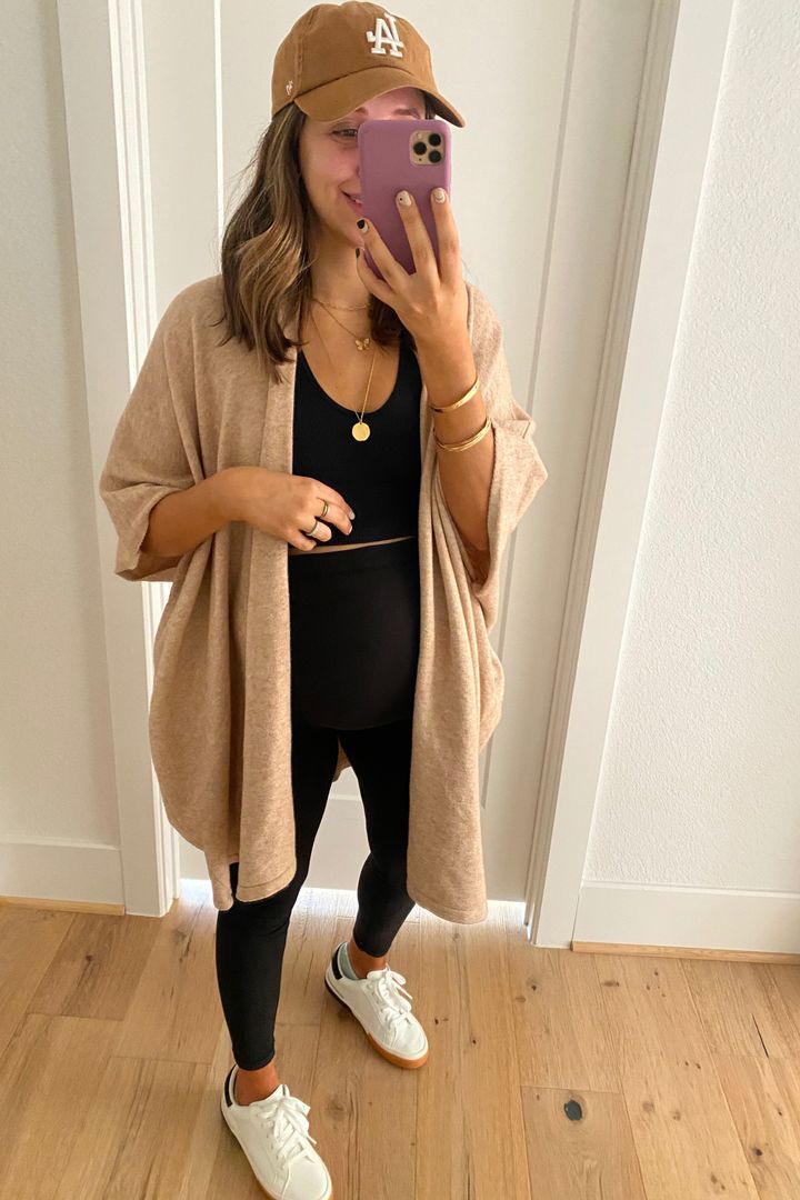 Maternity Outfits Leggings Summer, Leather Leggings Outfit Pregnant, Black Dress Maternity Outfit, 1st Trimester Outfits Fall, Comfy Outfits Pregnant, Comfy Cute Maternity Outfits, Maternity Concert Outfit Fall, Cute First Trimester Outfits, Brunch Outfit Pregnant