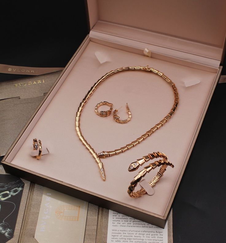 Bulgari Gold Jewelry, Bvlgari Jewelry Set, Bvlgari Gold, Brands Jewelry, Bvlgari Bracelet, Bulgari Jewelry, Bvlgari Jewelry, Expensive Jewelry Luxury, Luxe Jewelry