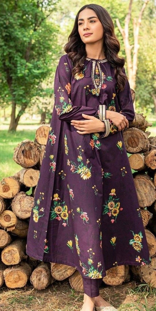 Long Frock Designs, Stylish Short Dresses, Pakistani Dresses Casual, Fashion Sketches Dresses, Beautiful Maxi Dresses, Dress Design Patterns, Sleeves Designs For Dresses, Long Frocks, Simple Pakistani Dresses