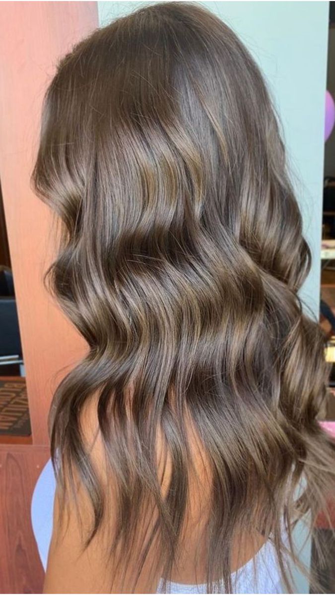 Wavy Brown Hairstyles, Utah Curls Medium Hair, Slight Waves Hair, Curled Mid Length Hair, Curled Hair Brunette, Curling Hair Ideas, Curled Brown Hair, Utah Curls, Brown Curled Hair