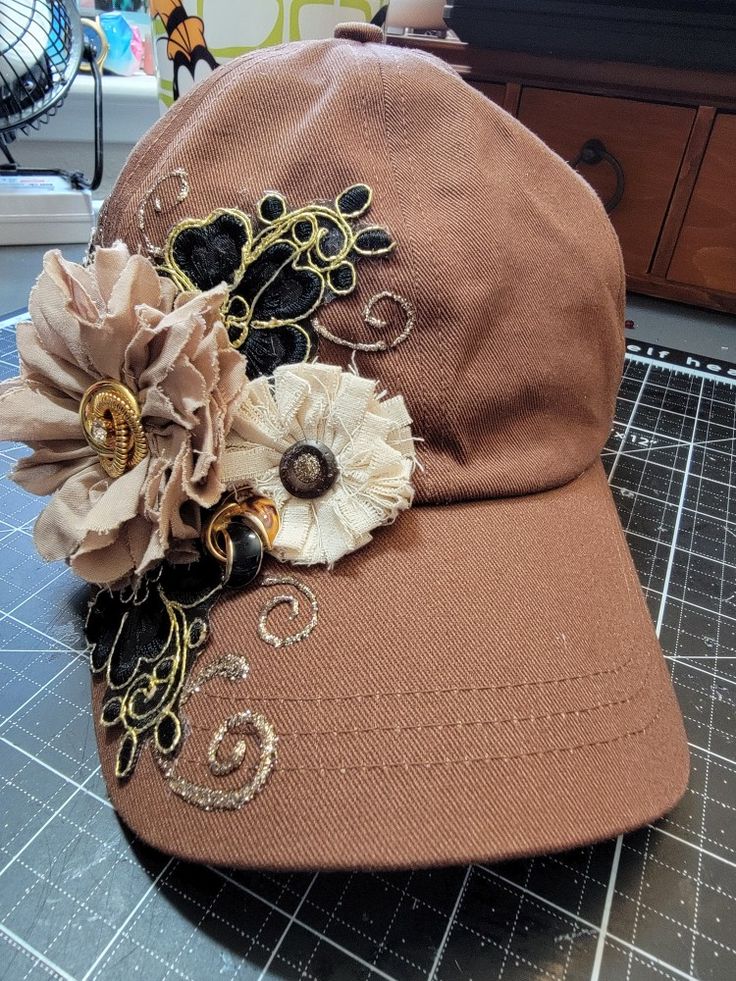 Ball Cap Decorating Ideas, Baseball Hat Decorating Ideas, Decorated Baseball Caps, Baseball Cap Decorating Ideas, Decorated Hats Ideas, Flowers From Fabric, Embellished Hats, Burned Hats, Old Earrings