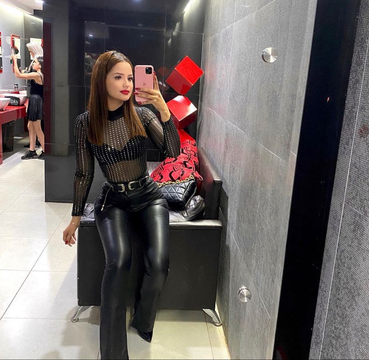 Concert Outfit Ideas Latin, Outfits For Fuerza Regida Concert, Leather Pant Concert Outfit, Fuerza Regida Outfits, Regetonera Outfit Concert, Luis Miguel Concert Outfit Ideas, Spanish Concert Outfit, Peso Pluma Concert Outfit Ideas, Aventura Bachata Concert Outfit