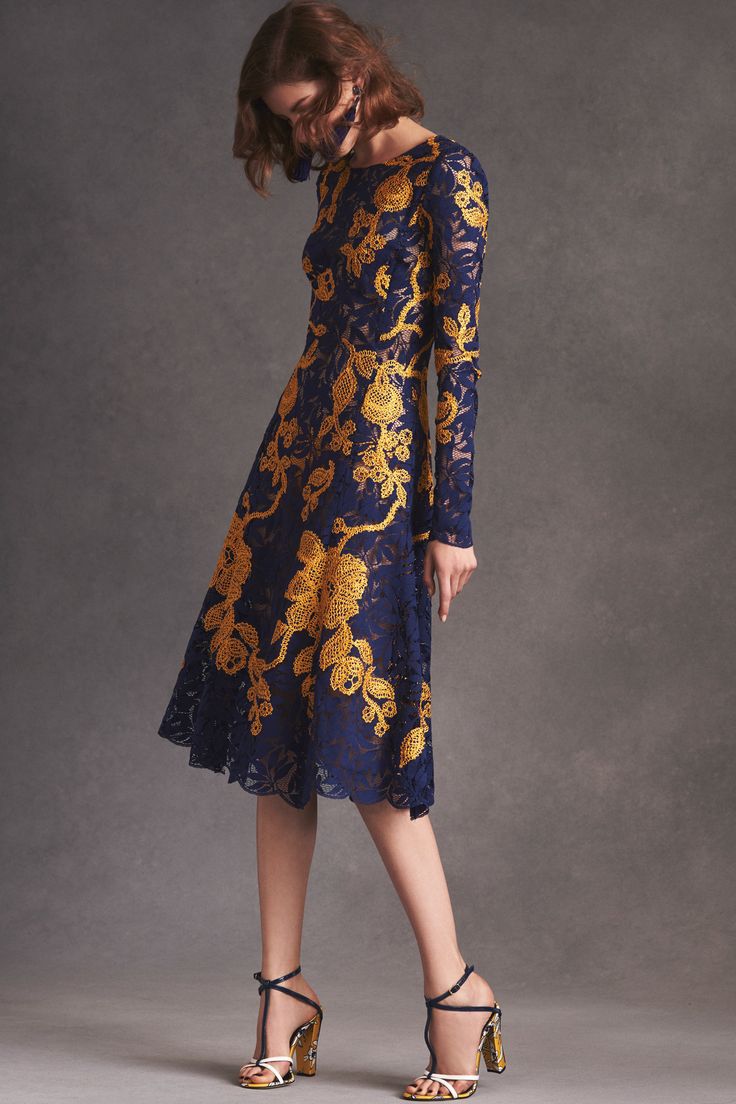 Oscar de la Renta Cruise 2016 New Month, New Fashion Season - NYTimes.com Resort 2016 Fashion, Embroidered Lace Dress, Lifestyle Travel, Maxi Skirts, 2016 Fashion, Elie Saab, Look Chic, Blue Dress, Look Fashion