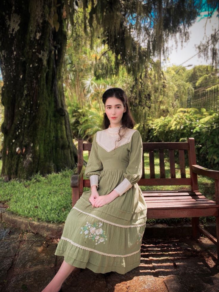 Garden edwardian inspired vintage girl vintage style green aesthetic secret garden lilias craven kate sheffild long dress cottagecore fairycore princesscore cottagecore aesthetic Mary Lennox, Edwardian, Victorian, Vintage Portrait, Edwardian Potrait, Victorian Portrait, Cottagecore, Fairycore, princesscore #historyfashion #edwardianfashion #cottagecorefashion #faecore #prairiecore #etherealaesthetic #dreamydress #vintagevibes #cottagecore #lightacademiaaesthetic #prairiedress #perioddramafashion Green Victorian Dress, Garden Portrait, Princesscore Cottagecore, Victorian Portrait, Cottagecore Clothes, Church Fits, Vintage Portrait, 20th Century Fashion, Cottagecore Fashion