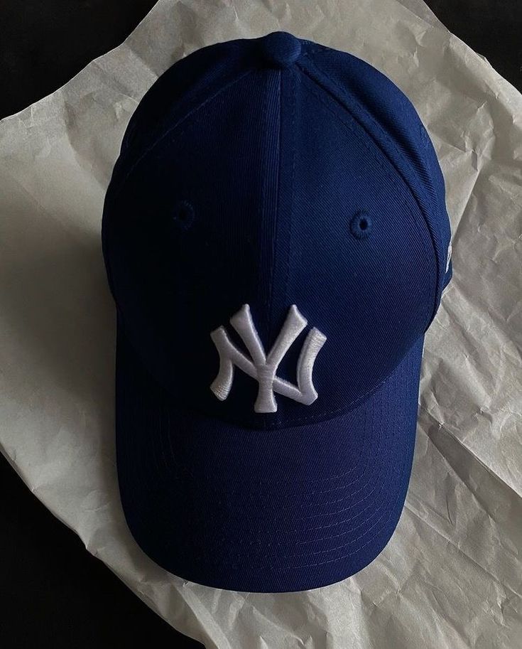 Blue Hat Aesthetic, Yankees Hat Aesthetic, Nyc Hat Outfit, Nyc Cap, Pie Aesthetic, Ny Hats, Nyc Hat, Ny Yankees Hat, Huckleberry Pie