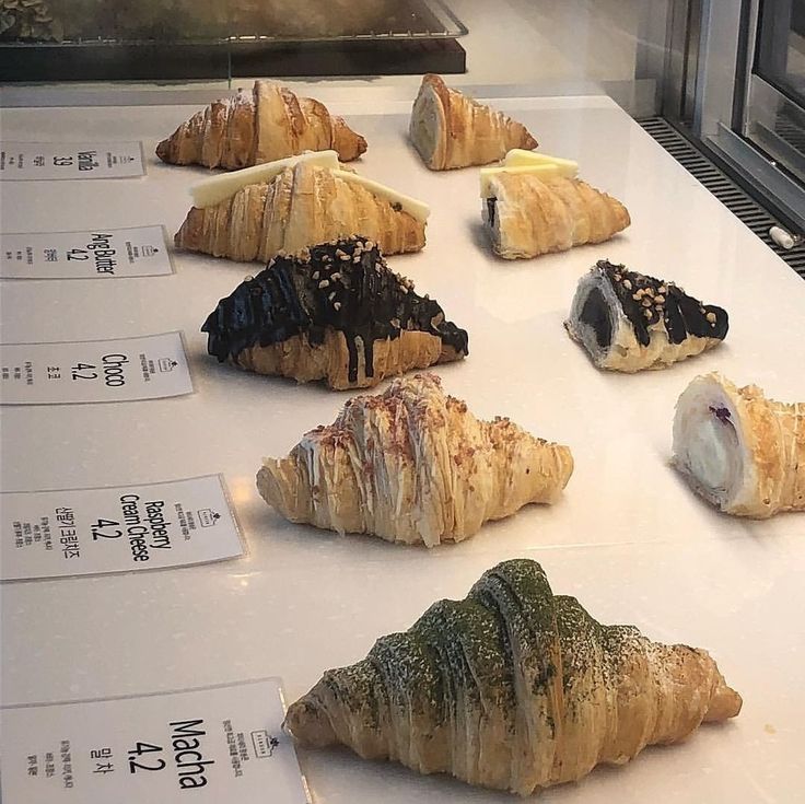 there are many different types of sushi on display