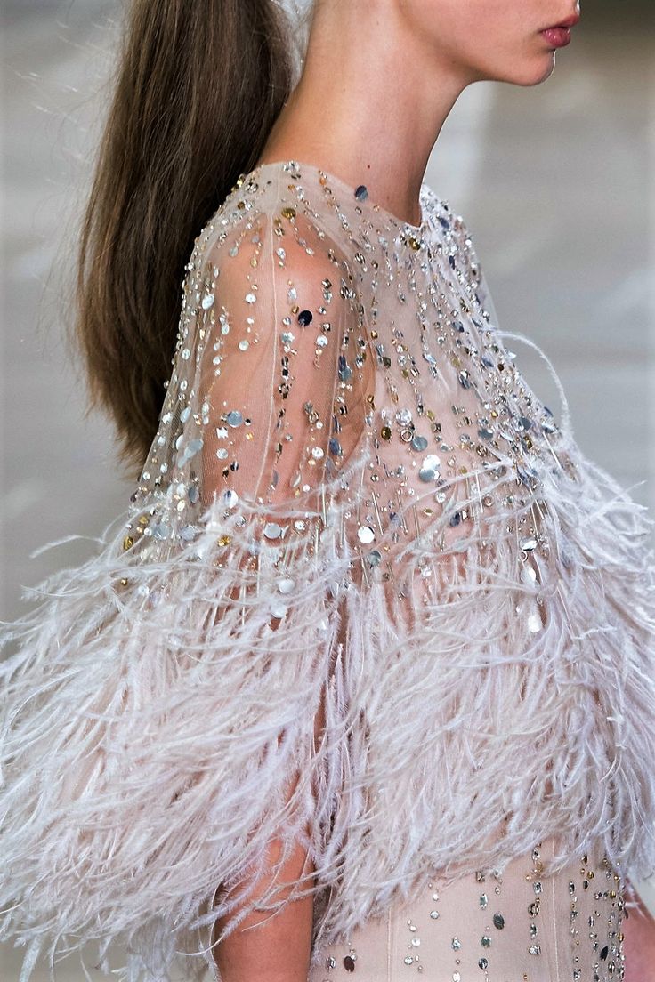 Monique Lhuillier 2017 Runway Details, فستان سهر�ة, Couture Details, Jenny Packham, Monique Lhuillier, Fashion Runway, Emilio Pucci, Mode Inspiration, Beautiful Gowns