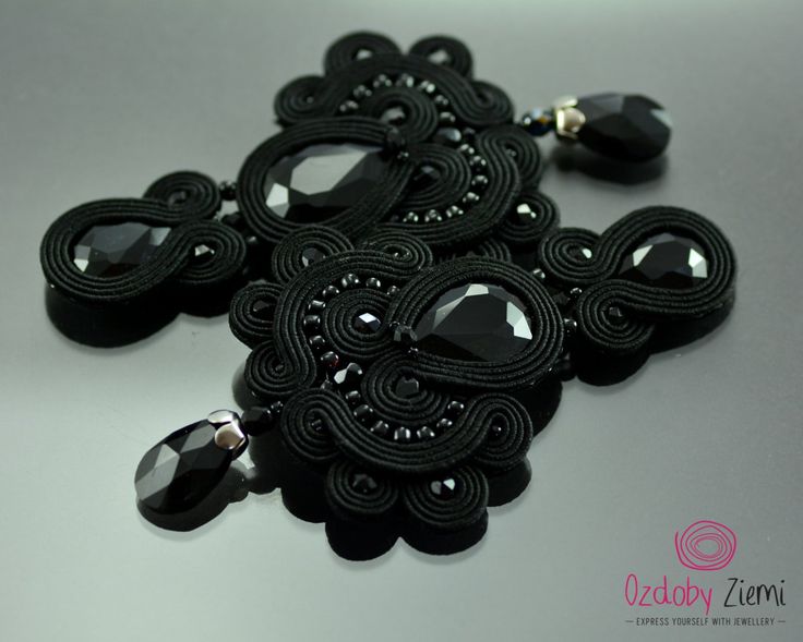 Clip en largos pendientes de soutache negro pendientes de | Etsy Handmade Black Earrings For Evening, Handmade Black Wedding Earrings, Black Handmade Earrings For Evening, Handmade Black Evening Earrings, Handmade Black Earrings For Party, Handmade Black Party Earrings, Elegant Black Chandelier Earrings For Party, Elegant Black Handmade Earrings, Elegant Handmade Black Earrings