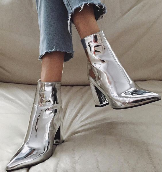 Sepatu Pump, Pointed Ankle Boots, Dr Shoes, Zipper Heels, Street Style Trends, Zipper Boots, Winter Trends, Martin Boots, Boot Pumps