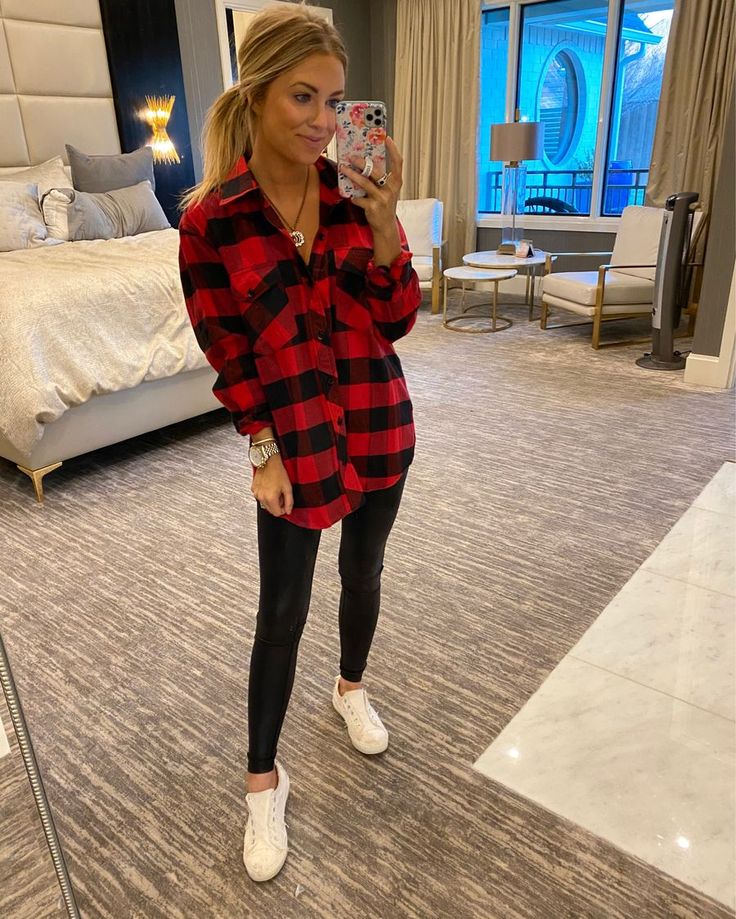 Red Flannel Outfits For Women, Red And Black Plaid Shirt Outfit, Buffalo Plaid Shirt Outfit, Checkered Shirt Outfit Women, Winter Flannel Outfits, Red Flannel Shirt Outfit, Red Plaid Shirt Outfit, Red Flannel Outfit, Checkered Shirt Outfit