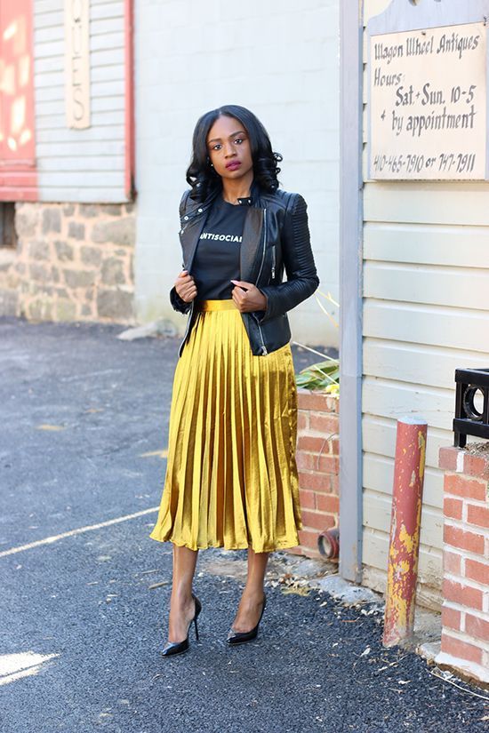 Outfit With Pleated Skirt, Pleated Skirt Outfits, Rok Outfit, Stile Casual Chic, Pleated Skirt Outfit, Midi Skirt Outfit, Yellow Skirt, Skirt Outfit, Looks Chic