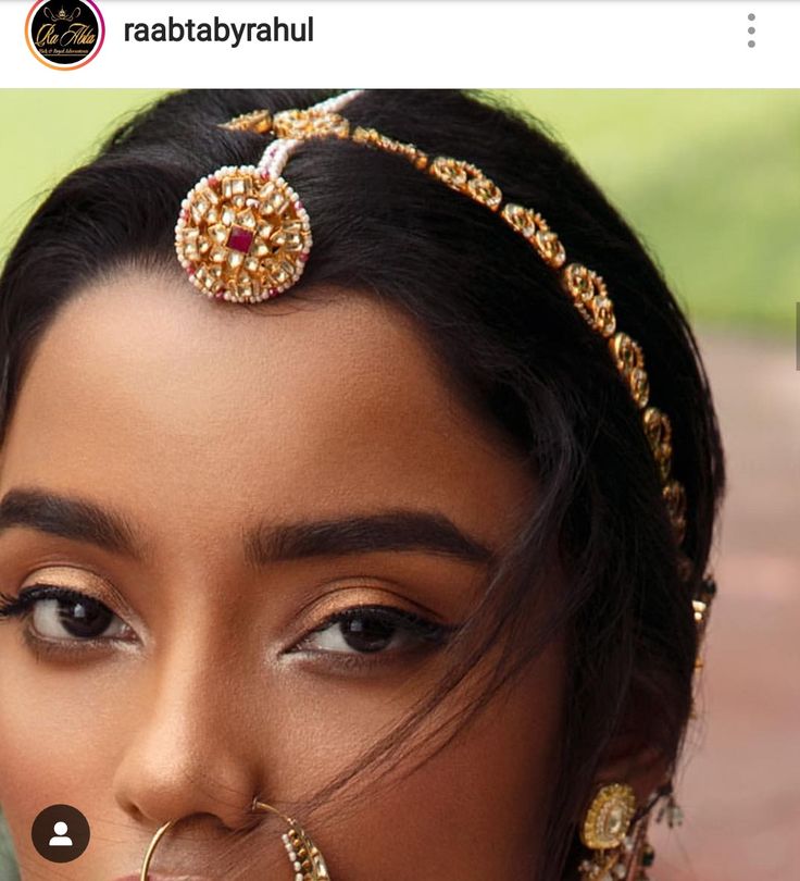 Rajasthani Maang Tikka Hairstyles, Tayra Tikli Design, Borla With Matha Patti, Alia Bhatt Matha Patti, Rajasthani Borla With Matha Patti, Matha Patti Designs Gold, Polki Matha Patti, Gold Matha Patti Bridal Jewelry, Rajasthani Maang Tikka