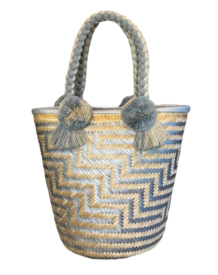 Wayuu handmade straw bag perfect for a day at the beach or touring on your vacation. Handwoven Palm Leaf Beach Bag For Vacation, Vacation Handwoven Straw Bag Made Of Palm Leaf, Handwoven Palm Leaf Bag For Vacation, Vacation Handwoven Palm Leaf Shoulder Bag, Vacation Woven Palm Leaf Bucket Bag, Artisan Straw Bag With Braided Handles For Travel, Beach Handwoven Palm Leaf Bucket Bag, Beach Palm Leaf Handwoven Bucket Bag, Woven Palm Leaf Tote Straw Bag