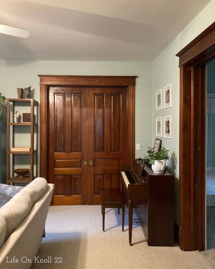 a living room filled with furniture and wooden doors