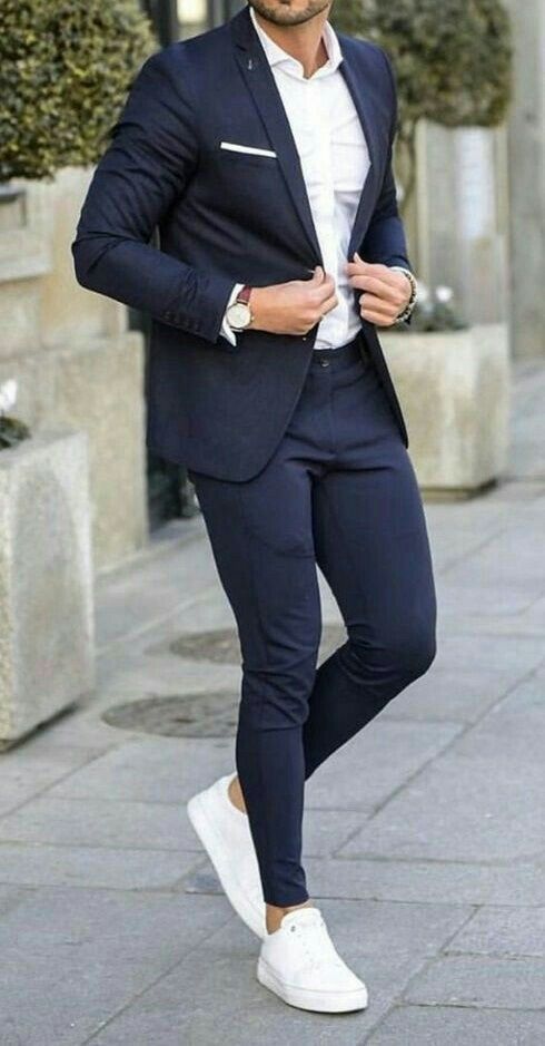 Suits And Sneakers, A Man In A Suit, Blazer Outfits Men, Smart Casual Menswear, Mens Business Casual Outfits, Man In A Suit, Formal Men Outfit, Mens Fashion Blazer, Mens Casual Outfits Summer