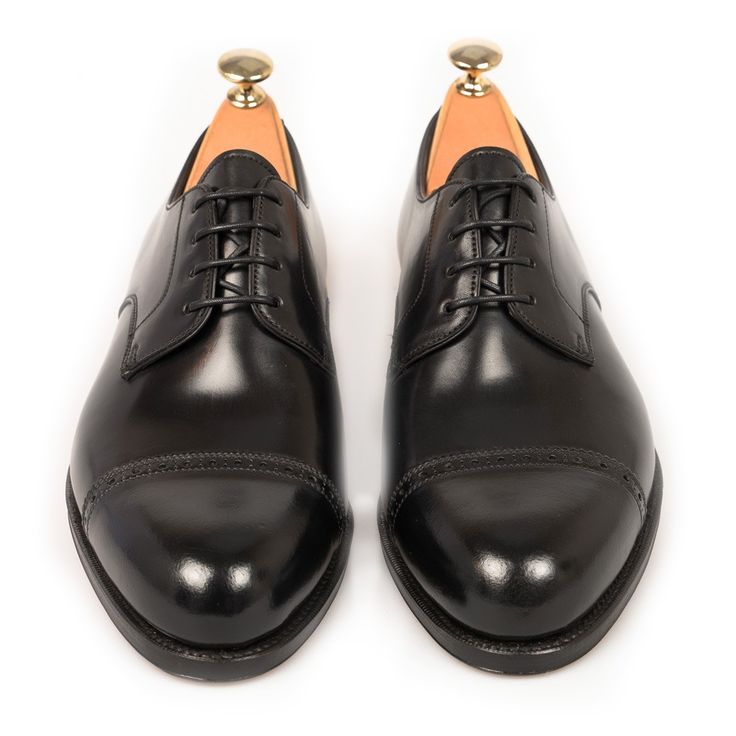 CORDOVAN DERBY SHOES 748 FOREST (INCL. SHOE TREE) Classic Lace-up Leather Shoes With Rubber Heel Cap, Classic Lace-up Shoes With Round Toe For Galas, Classic Cap Toe Lace-up Shoes For Galas, Luxury Derby With Rubber Sole And Round Toe, Classic Derby With Rubber Heel Cap And Round Toe, Classic Low-top Oxfords With Rubber Heel Cap, Classic Closed Toe Formal Sneakers, Classic Lace-up Dress Shoes For Galas, Classic Almond Toe Sneakers With Rubber Sole