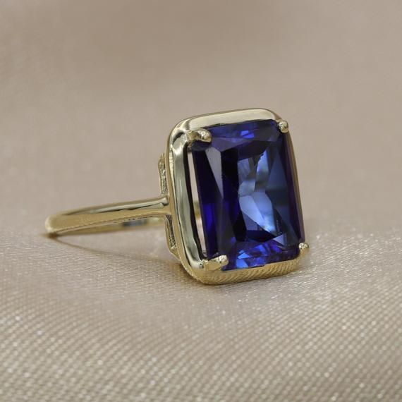 An Absolutely gorgeous Blue Sapphire Gold ring. The Prong setting is the perfect way to let this stone shine with natural sunlight. The color is simply amazing as well as the clarity, This is a Grade AAA corundum Gemstone.Handmade by artist in solid gold with an utmost attention to details.Beautifully finished with Each  gemstones handpicked and inspected for the best color and depth.Get this ring today and enjoy it forever!Ring Features:•Made to Order, perfectly finished, Fast shipping fully in 5 Carat Ring, Solitaire Bands, Sapphire Band, Promise Ring Gift, Blue Sapphire Ring, Birthday Ring, Vintage Band, Blue Sapphire Rings, Natural Blue Sapphire