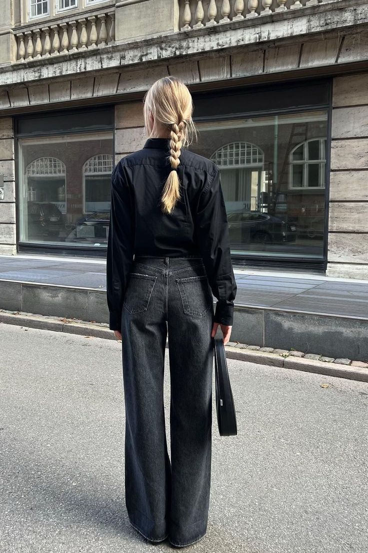 Advice For Making Monochrome Cooler Paris Mode, Monochrome Fashion, 16 29, Mode Inspo, 가을 패션, Mode Vintage, Fall 2024, Fast Fashion, Black Outfit