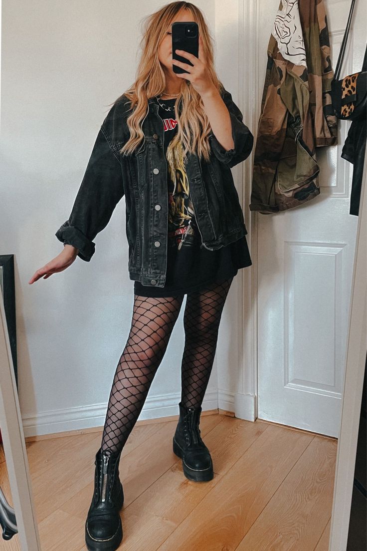 All Black Rock Outfit, Flannels And Sweaters Outfits, 2023 Emo Outfits, Dr Marten Concert Outfit, Punk Clothing Women, Vegas Concert Outfit Plus Size, Alternative Outfits Concert, Edgy Outfits Concert, Green Boot Outfit Ideas