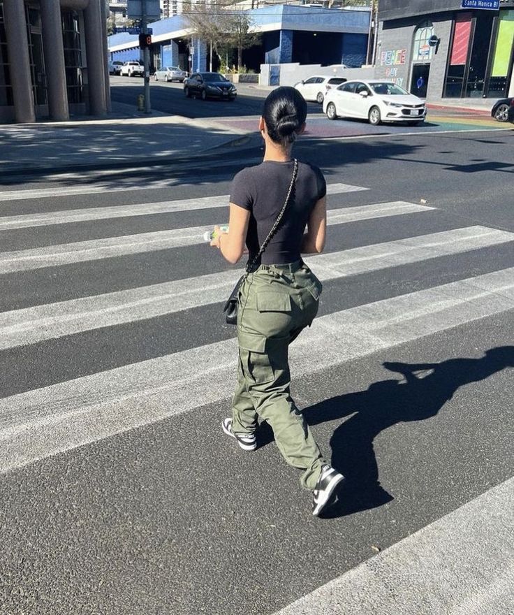 Jogger Cargo Pants Outfit, Parachute Cargo Pants Outfit, Cargo Camo Pants Outfit, Foamposites Outfit, Outfit With Dunks, Party Outfits Black Women, Army Pants Outfit, Cargo Outfits, Mexico Outfits