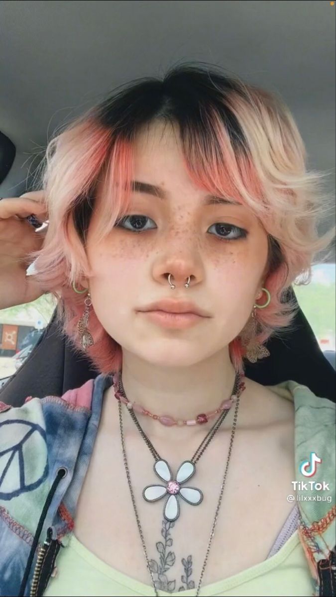 Type Of Hair Dye Styles, Lilxxbug Hair, Short Haircuts Alternative, Cute Really Short Haircuts, Nonbinary Hair Round Face, Short Fluffy Haircuts For Women, Gender Fluid Hair Curly, Vivid Hair Color Ideas Short, Short Fem Haircuts