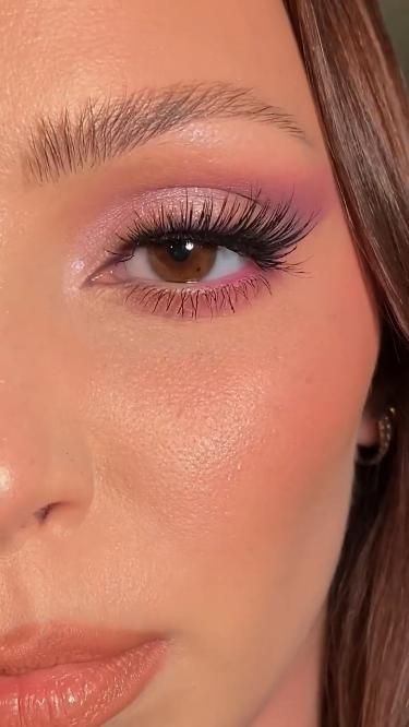 Purple eye makeup | Glitter eyeshadow | Shimmer eye look #purple #eyemakeup #glitter Shimmer Eye Look, Amethyst Palette, Purple Wedding Makeup, Makeup Glitter Eyeshadow, Purple Eye Makeup Tutorial, Eye Makeup Glitter, Purple Eyeshadow Looks, Purple Makeup Looks, Eyeshadow Shimmer