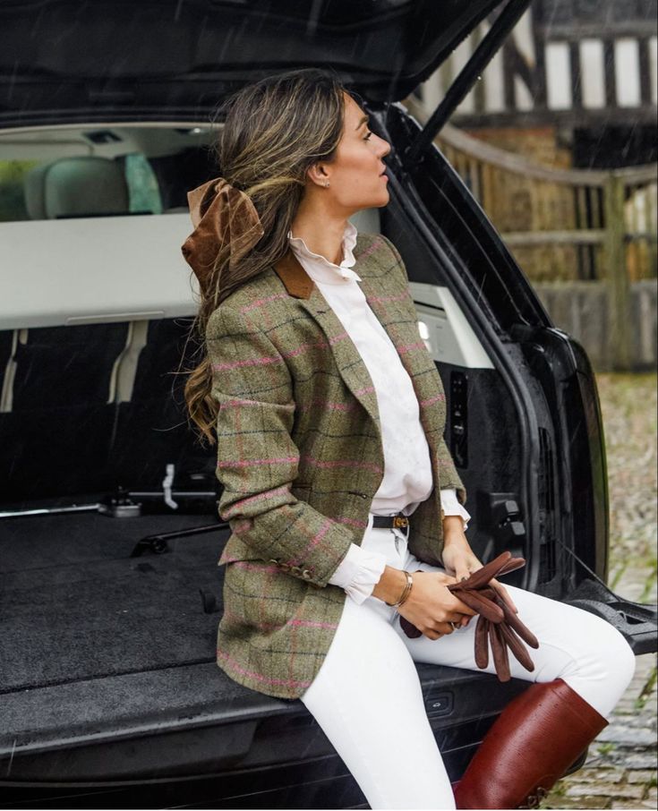 English Country Fashion, English Outfit, Countryside Outfit, Old Money Winter, Countryside Fashion, Lydia Elise Millen, Scottish Clothing, Henry Wadsworth Longfellow, Gymwear Outfits