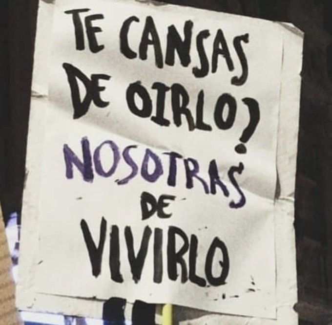 a white sign with black writing on it that says, te canas de orlo? nosotras de virilo