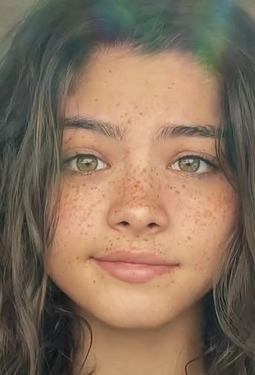 Tattooed Freckles, People With Freckles, Women With Freckles, Girl With Green Eyes, Beautiful Freckles, Freckles Girl, Freckle Face, Olive Skin, Brunette Girl