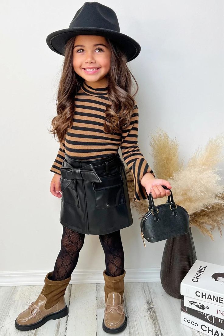 Toddler Leather Skirt Outfit, Winter Outfits Night Out, Skirt Outfits With Boots, 10 Winter Outfits, Audrey Rose, Round Wardrobe, Fall School, Skirt Outfits Fall, Vegan Leather Skirt