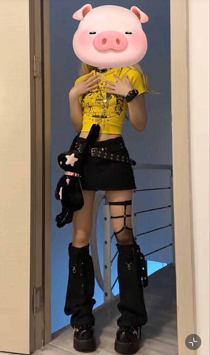 Yellow Punk Outfits, Y2k Yellow Outfit, Yellow Alt Outfit, Yellow Grunge Outfit, Yellow Y2k Outfit, Neon Outfits Aesthetic, Y2k Rave Outfits, Hyperpop Fashion, 2000s Punk Fashion