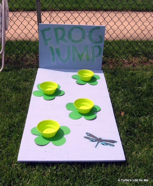 a frisbee golf game set up in the grass with green cups on it