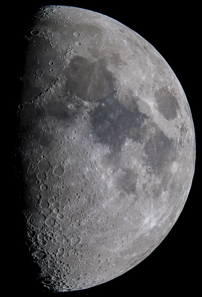 an image of the moon taken from earth