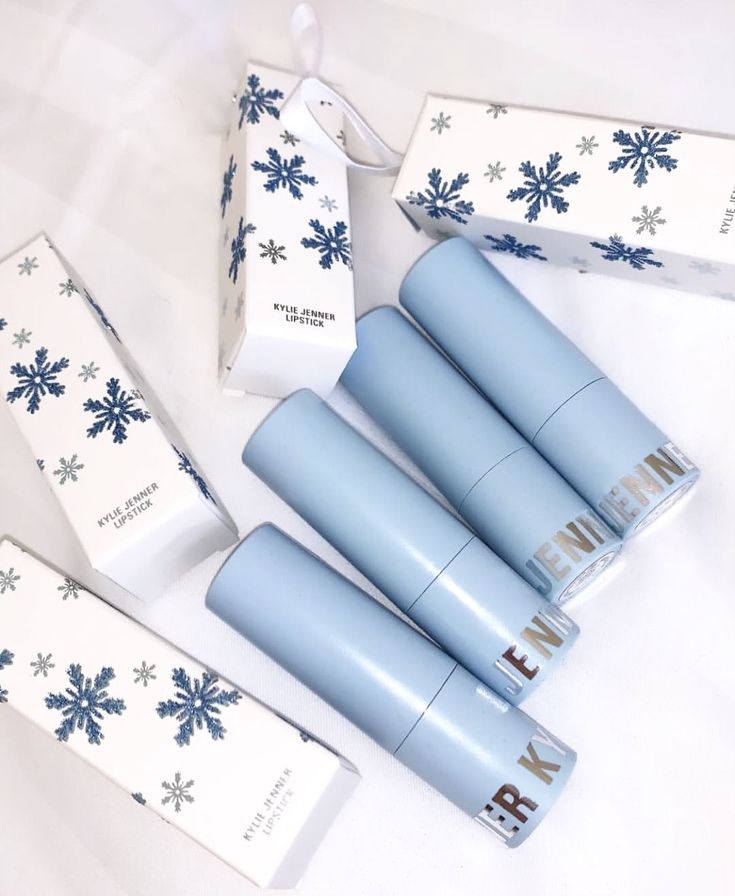 makeup ideas easy Kylie Cosmetics Holiday Collection, Kylie Lipstick, Kylie Makeup, Alat Makeup, New Year's Makeup, Kylie Jenner Lipstick, Kylie Jenner Makeup, Baby Blue Aesthetic, Kylie Cosmetic