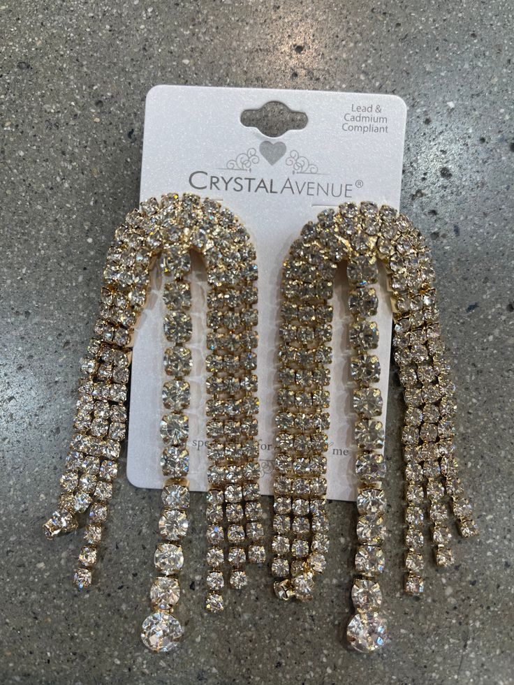 Add some sparkle to your accessory collection with the Mia Gold Crystal Drop Earring! Lightweight on the ear and dazzling to the eye, they are perfect to dress up your next GNO look! The Ear, Gold Crystal, Crystal Drop Earrings, Drop Earring, Crystal Drop, The Eye, Best Seller, Beaded Bracelets, Dress Up