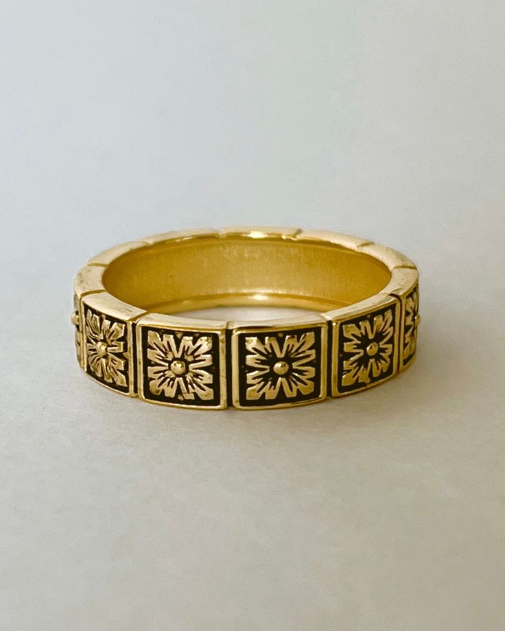 Gold Fleur Band has a vintage style look and stacks well with other rings. This lovely ring is 18kt gold plated silver 5.5mm wide. All items come in a gift box ready to gift. To see more please visit  https://www.etsy.com/shop/BijouLimon Bijou Limon jewelry collections present a romantic French spin on the latest jewelry trends. Based on the US West Coast but French at heart, Bijou Limon interprets the current jewelry trends and delivers timeless pieces that make you swoon. From Necklaces, Earri Cottage Core Jewelry, Latest Jewellery Trends, Daisy Ring, Gold Rings Stackable, Romantic Jewellery, Floral Ring, Daisy Chain, Lovely Ring, Stackable Ring