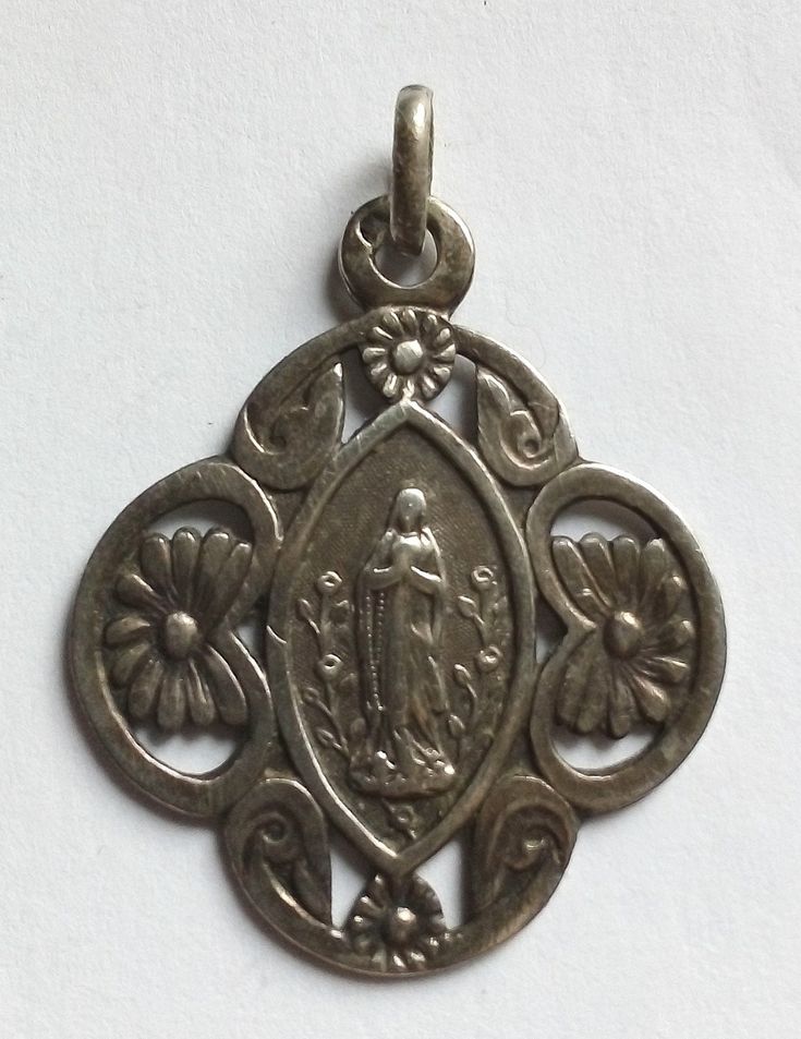 Antique religious medal virgin mary.  it measures 1" without the bail. solid silver. Silver Virgin Mary Pendant Jewelry, Silver Pendant With Miraculous Medal, Silver Miraculous Medal Pendant, Coin Collecting, Virgin Mary, Accessory Gift, Electronic Accessories, Paper Party Supplies, Money