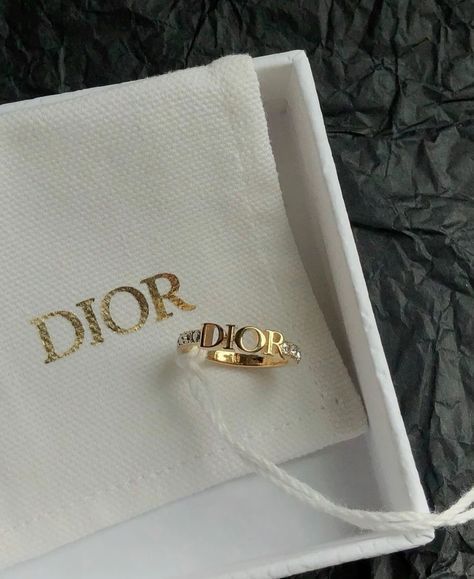 Bracelet Dior, خواتم خطوبة, Xoxo Jewelry, Expensive Jewelry Luxury, Luxe Jewelry, Jewelry Accessories Ideas, Dope Jewelry, Dior Jewelry, Jewelry Fashion Trends