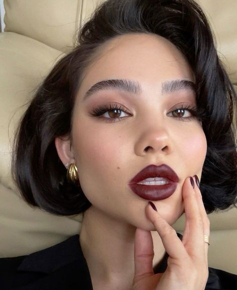 Mob Wife Makeup, Amanda Khamkaew, Feminine Makeup, Vampy Makeup, Sultry Makeup, Maquillage On Fleek, Mekap Mata, Red Lipstick Makeup, Red Lip Makeup