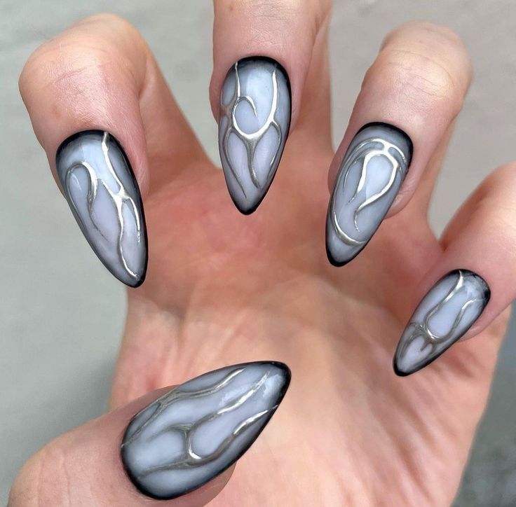 Nail Design Cat Eye, Molten Nails, Uñas Y2k, Spooky Manicure, Nail Colors And Designs, Metallic Nails Design, Horror Nails, Silver Nail Designs, Metallic Nail Art