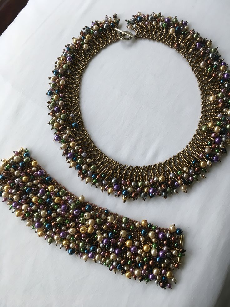 a necklace and bracelet made with beads on a table